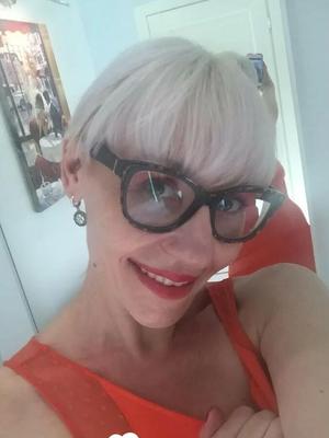 Blonde MILF with glasses teasing with nudes
