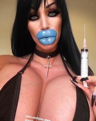 Bimbo Hotness- :)
