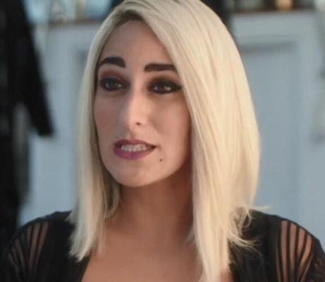 美しいホットな女アミナ・カリル