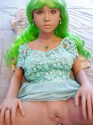 Nina&;s green dress