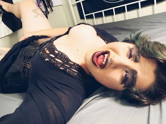 Fang Whore