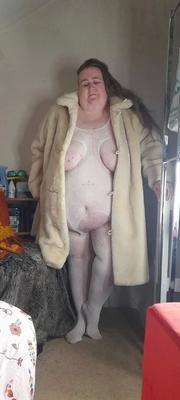 Photos de la Dame en manteau de fausse fourrure