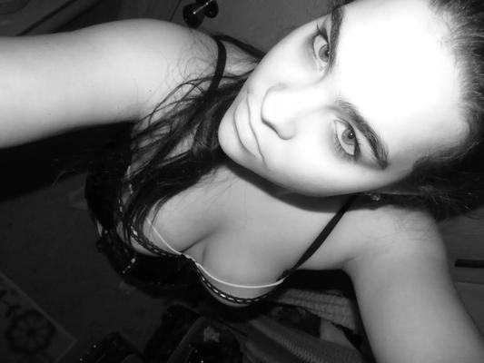 She's A Sexy Bitch wink wink - 5 Pics