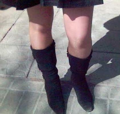 Un autre bon ami, des collants et des talons