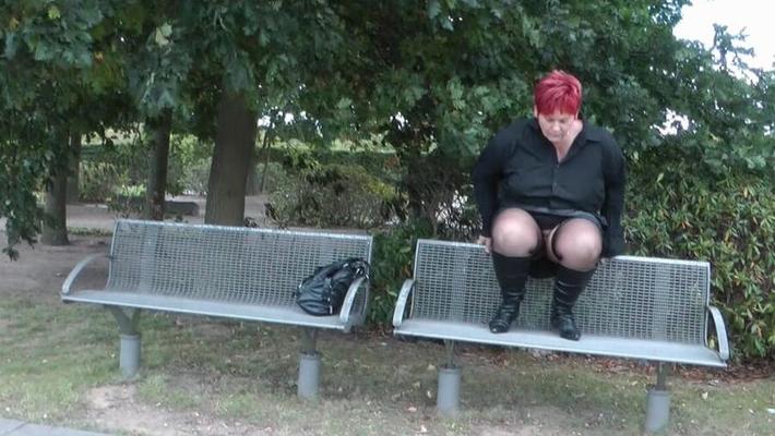 公園のベンチから……