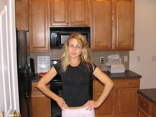 PERFECT MILF LOVES TO SUCK COCK