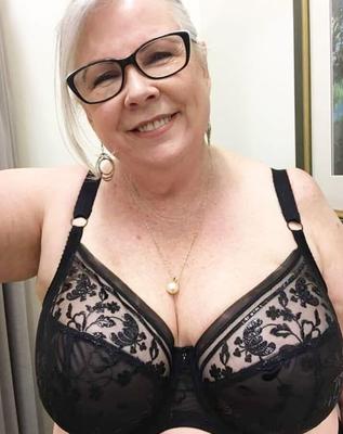 Lady mature in lingerie