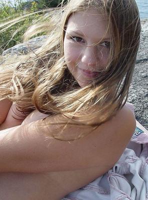Pictures of teen girl Josie Model exposing herself outside