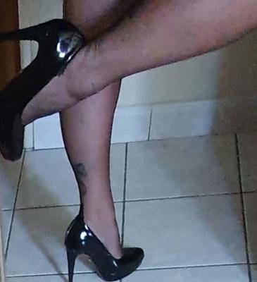les hautes talons de cette salope