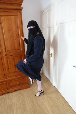 Pale Skin MILF in Burqa and Niqab and High heels - 39 Pics