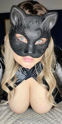 Freyjabbw in latex waiting to dominate you! - 9 Pics