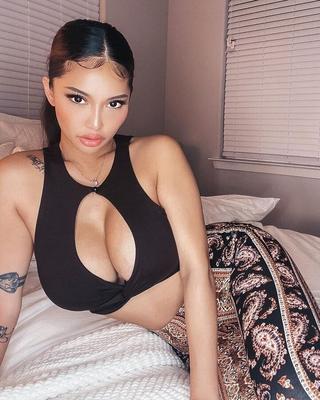 Asiatisches Insta-Model Ashley V Juicy Big Tits Ass SEXY MILF