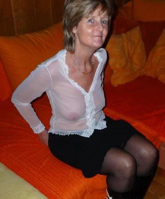 Older and hot (Braless)