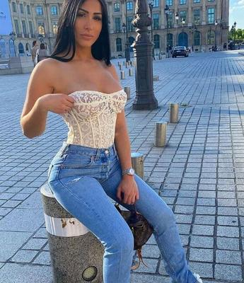 Léana Zaoui grosse pétasse