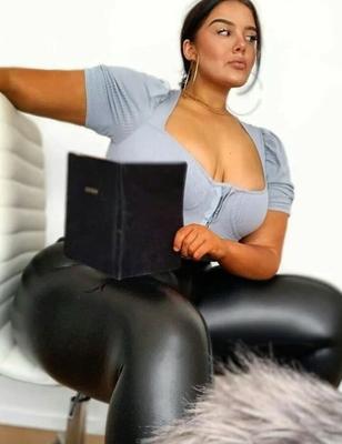Larissa - The perfect bombshell