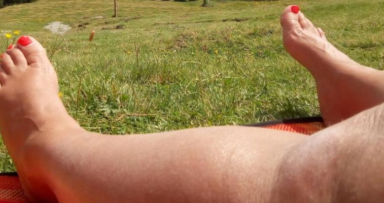 Piedi moglie e suocera mmmm