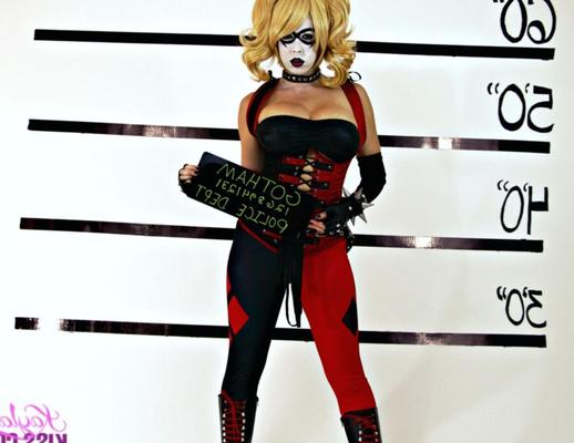 Imitating Harley Quinn facial expresions
