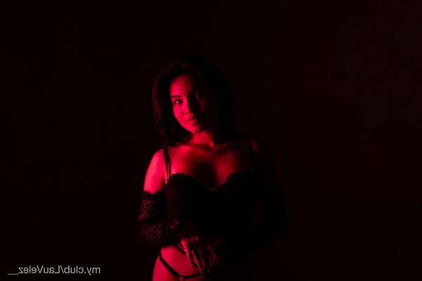 Lau Velez Free Photos - 8 Pics