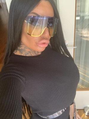 Une autre bimbo canon