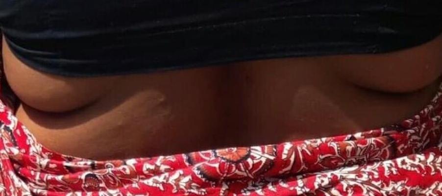 Aunt saree hip folds