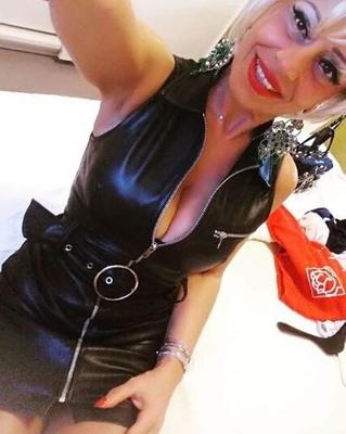 Rossella, a mature Italian hottie