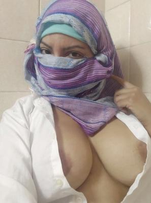 Step Mom Arab In Hijab Pussy, Tits And Ass Pictures!