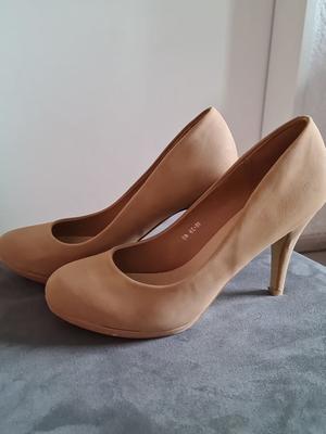 I&;am in stockings and Pumps