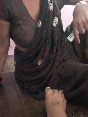 Policz indian village mom sexy in sari watch television