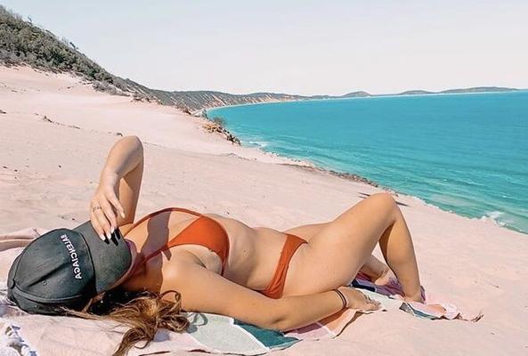 Sexy Babe: Caitlin