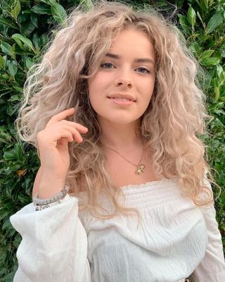 Curly hair babes