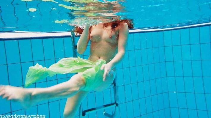 Nina Mohnatka 1 UnderWaterShow