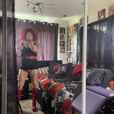 20 Pics RED WHORE SHIRLEY