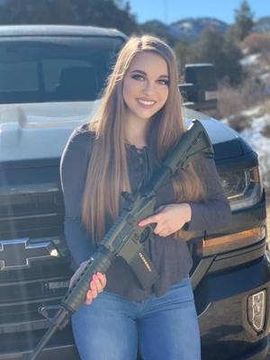 Girls with guns. ()