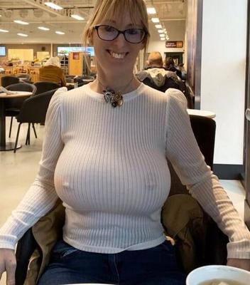 a few bra less women!