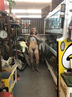 Ex-girlfriend Leslie public nudity hairy pussy bushy bush