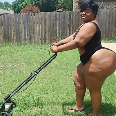 EBONY MATURE BIG HIP AND BOOTY