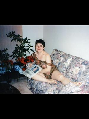 Ellen Exposed Vintage Wife