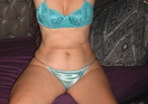 amateure mature in green lingerie
