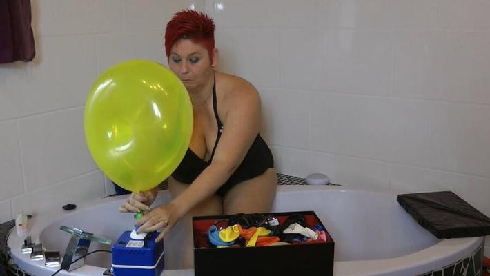 Balloon session in the tub