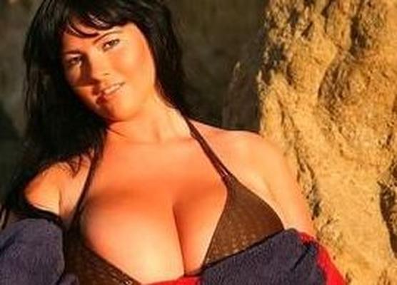 Big Tits Bikini Pics
