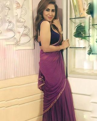 HOT AUNTY
