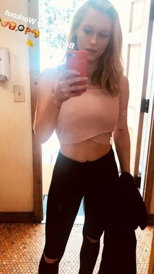 Leven Rambin, sie ist sehr heiß