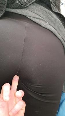 お尻の奥深くまでナックル