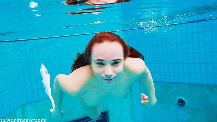 Nina Mohnatka UnderWaterShow
