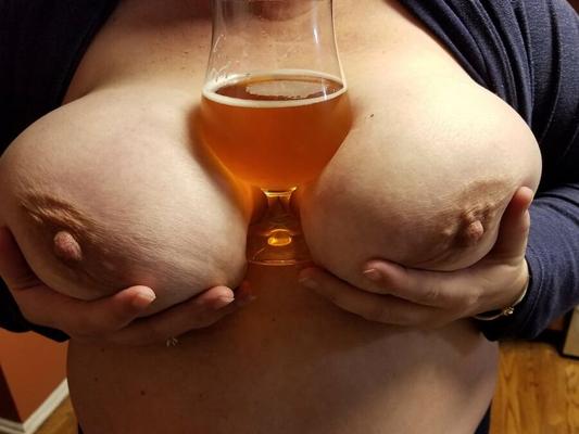 . Illinois BBW shows her tits