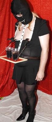 SissyMaid は冷たい飲み物を出しました