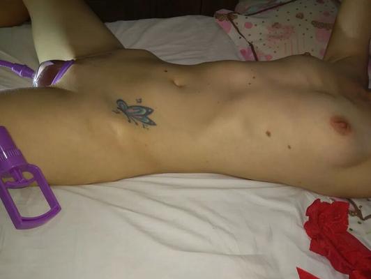 17 Pics delicious skinny sucking her pink pussy