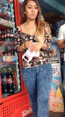 Con la novia en la tienda
