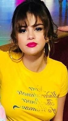 SELENA GOMEZ ... BOOBSLENA !!!