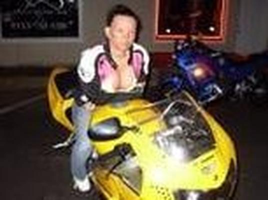 チャリティーによるバイク洗車
